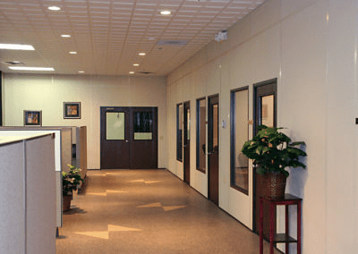 Modular Office Walls Create Engineering Offices