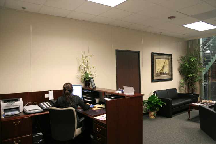 Modular Office Walls Create An Attractive Reception Area